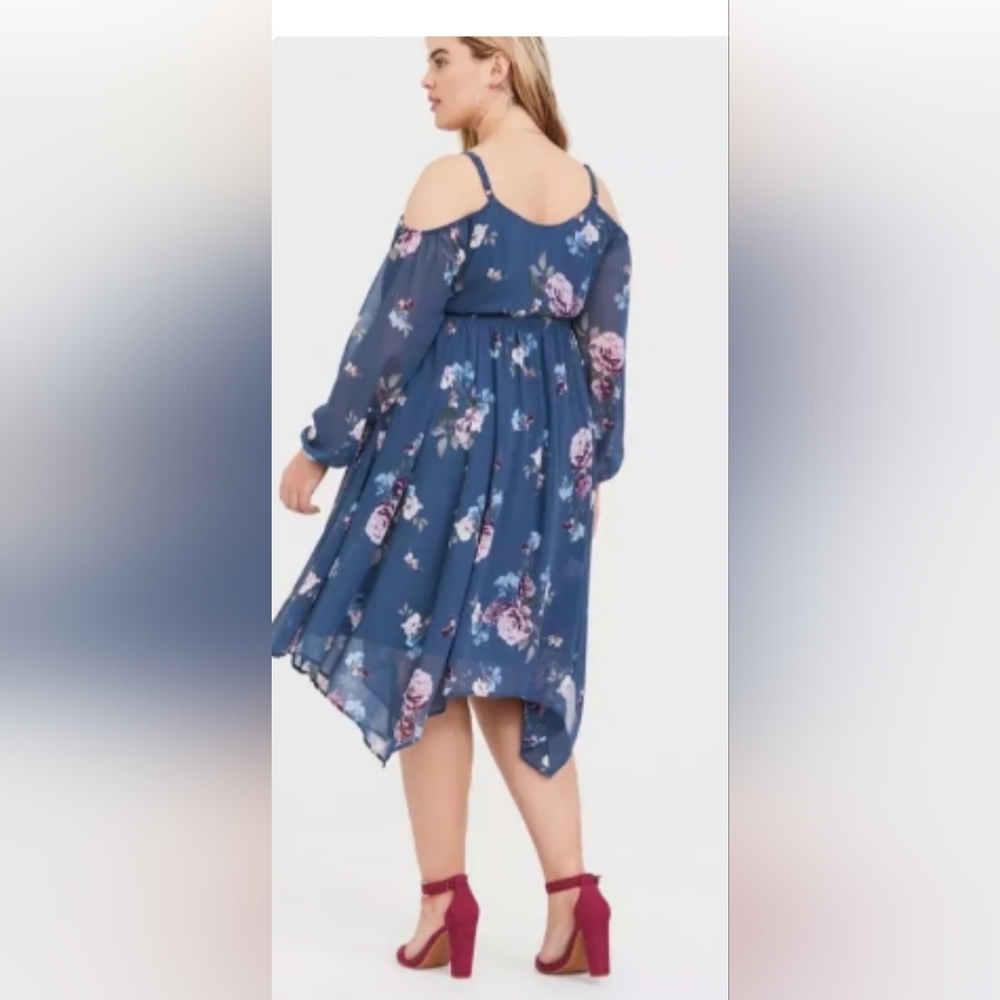 Torrid Women's Blue Floral Cold Shoulder Chiffon Dress Size 1X - Picture 2 of 7